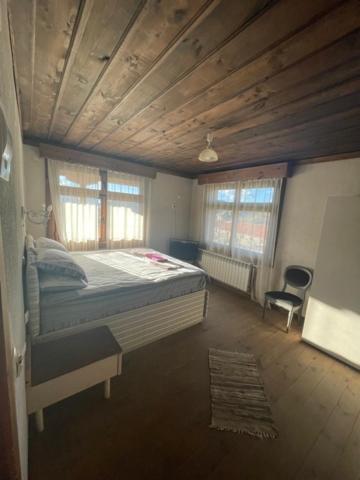 Leshten Guest Homes Bagian luar foto