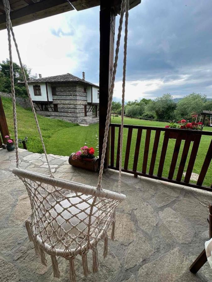 Leshten Guest Homes Bagian luar foto
