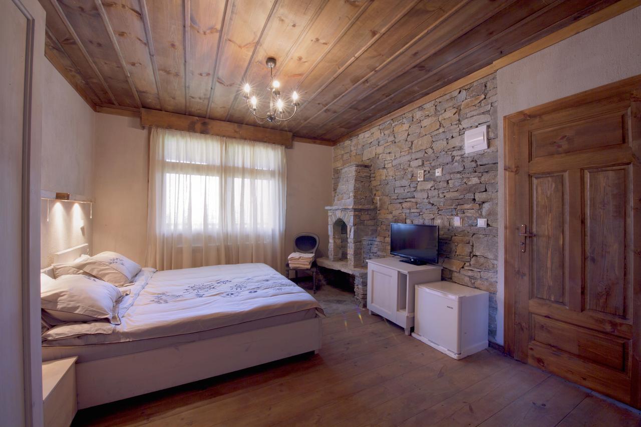 Leshten Guest Homes Bagian luar foto
