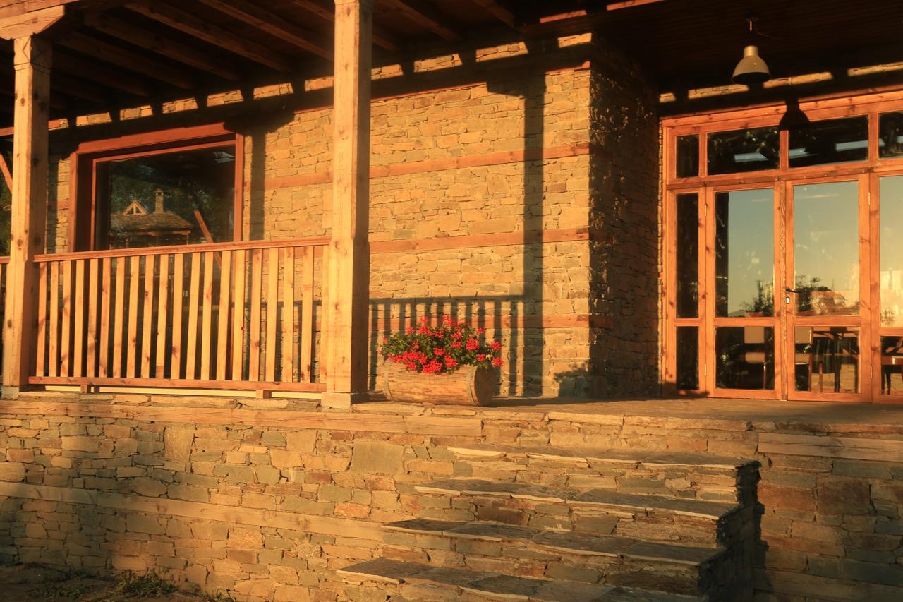 Leshten Guest Homes Bagian luar foto