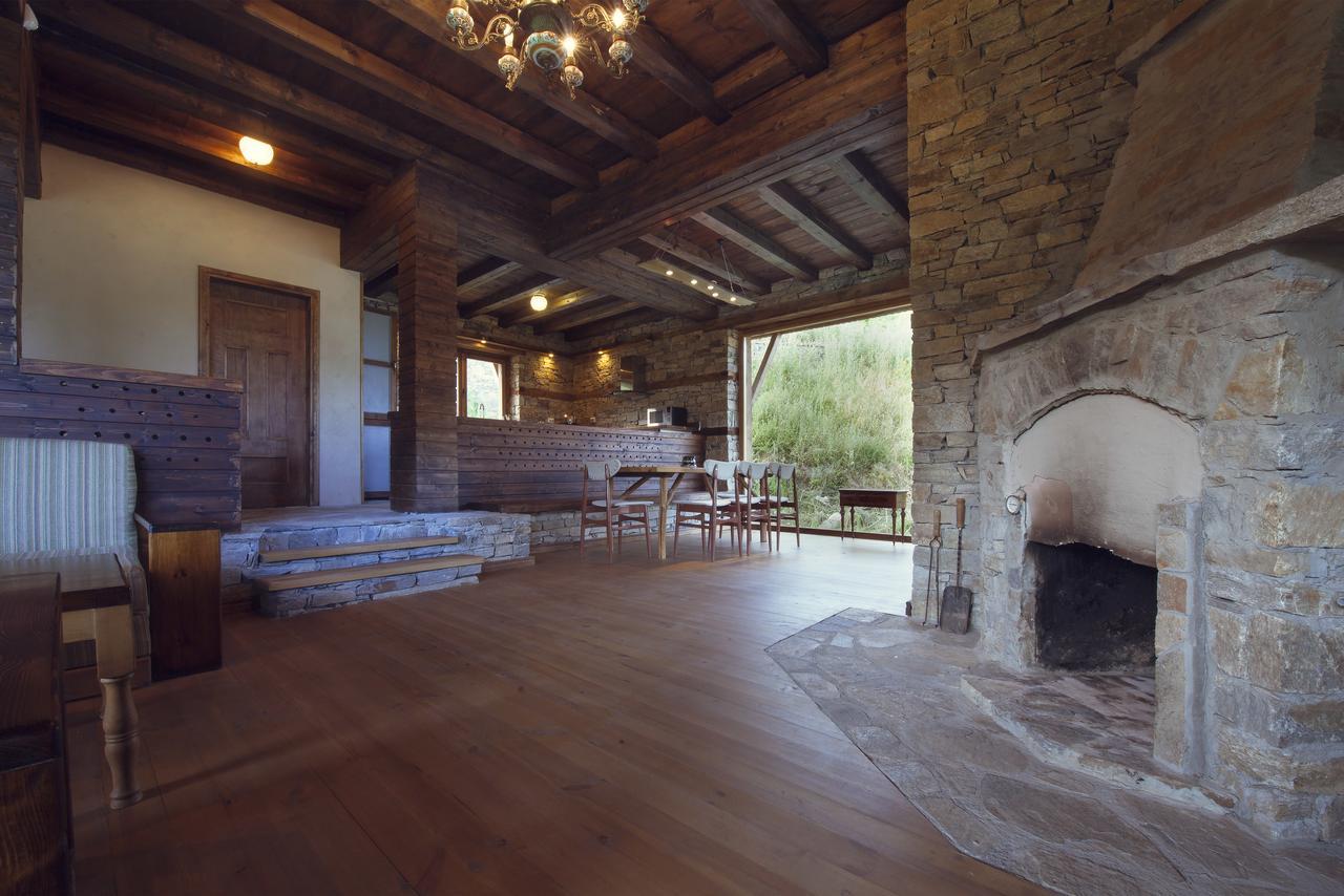 Leshten Guest Homes Bagian luar foto